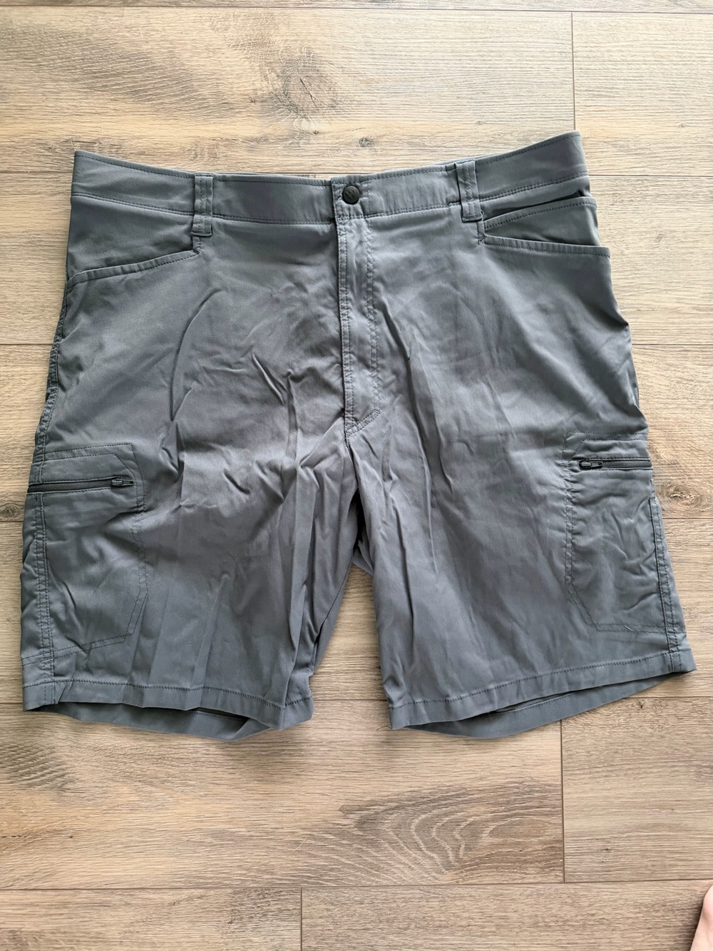 Wrangler Gray Men's Cargo Shorts with Multiple Pockets